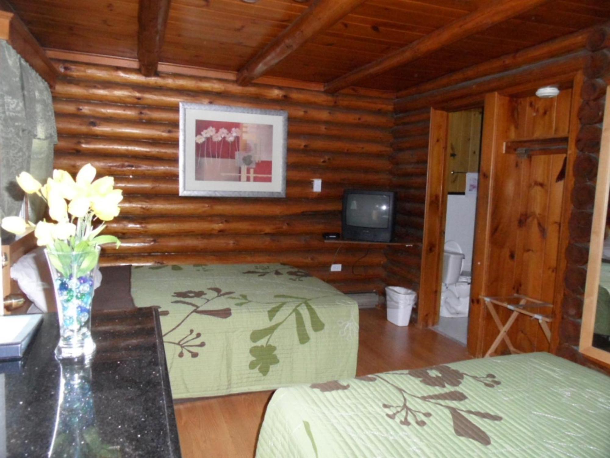 Seven Dwarfs Cabin - On The Brook Cabins レイク・ジョージ 部屋 写真
