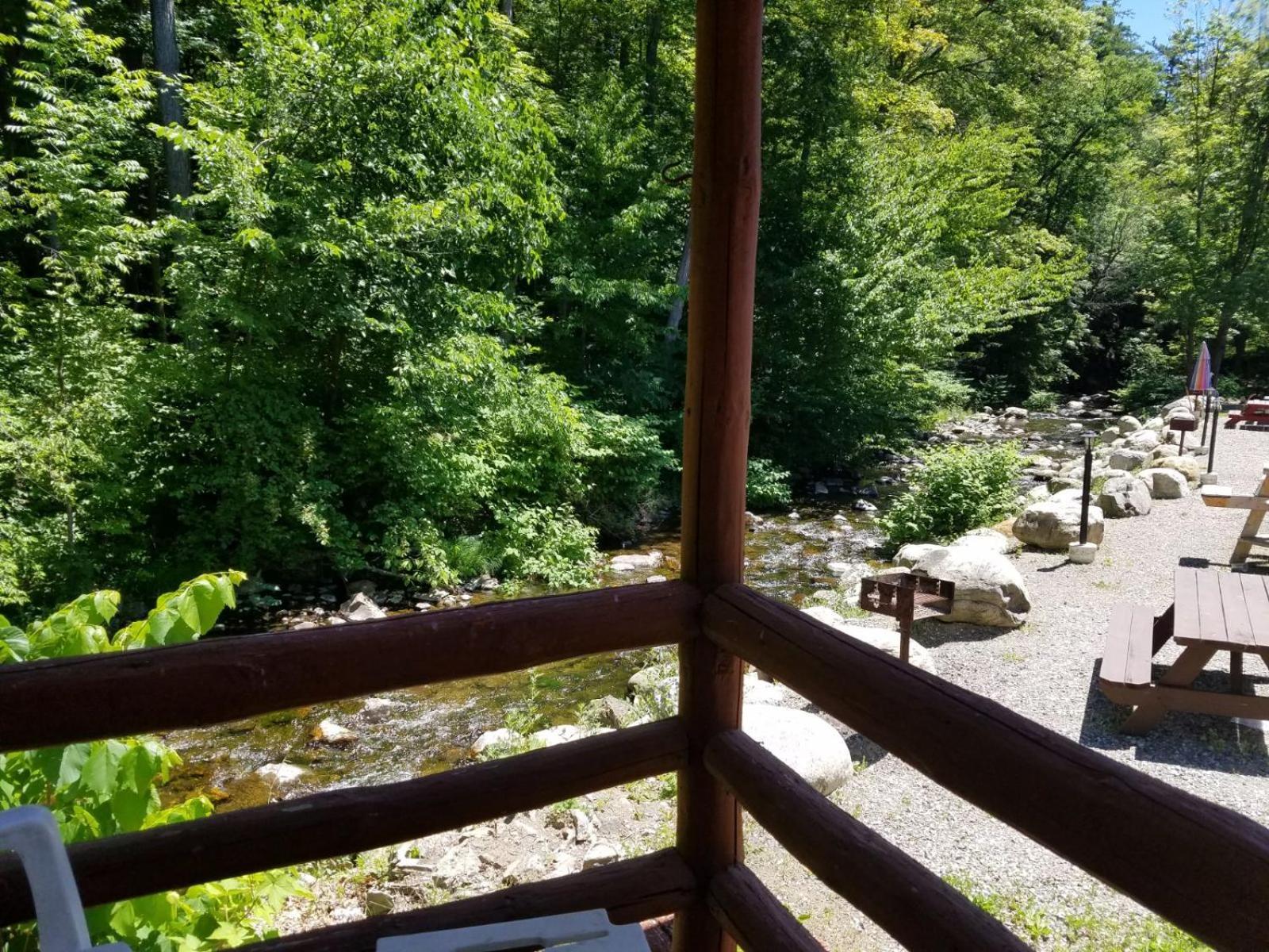 Seven Dwarfs Cabin - On The Brook Cabins レイク・ジョージ エクステリア 写真